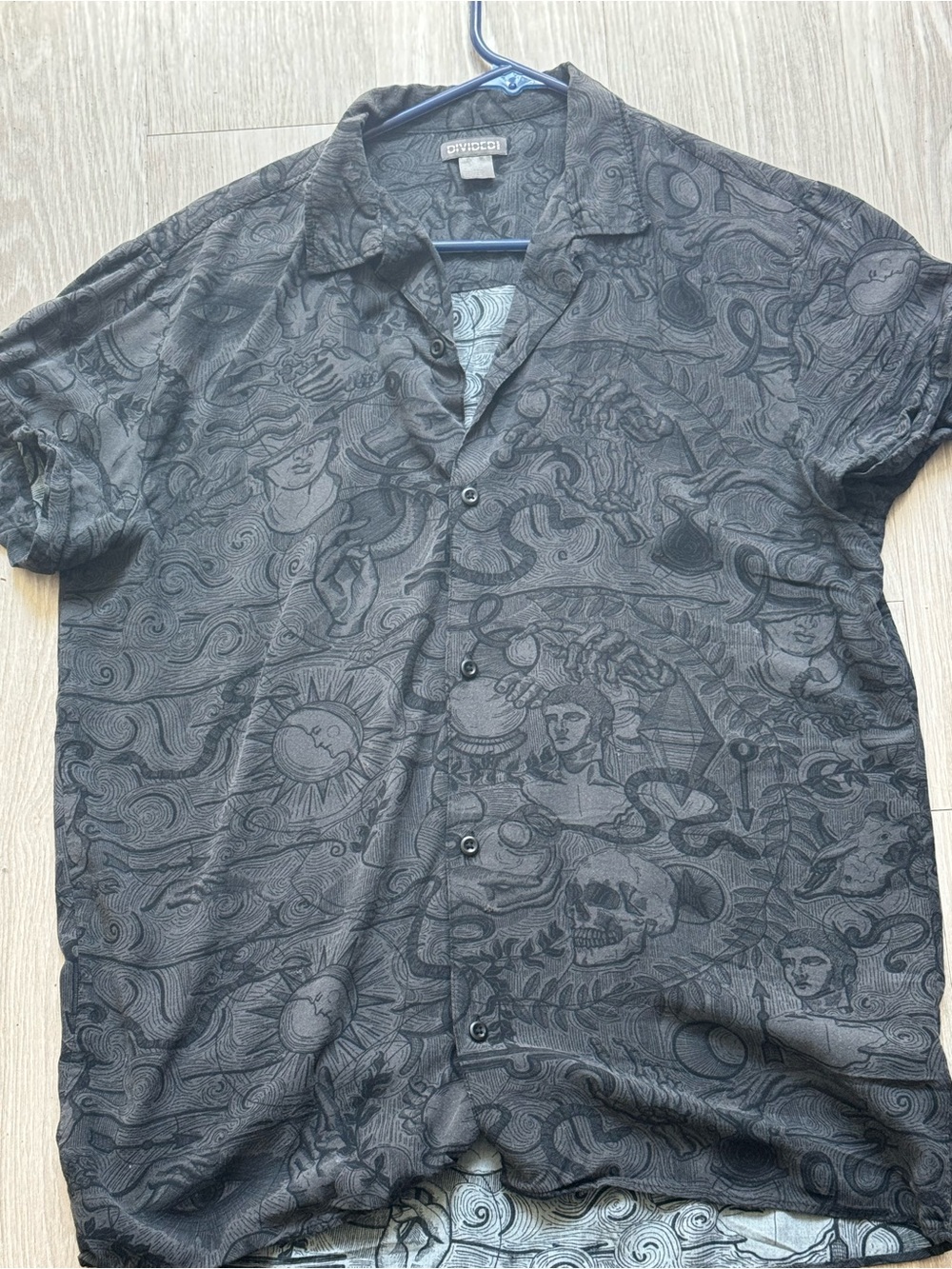 H&M Black Short-Sleeve Casual Button-Down Shirt with Subtle Graphic Print
